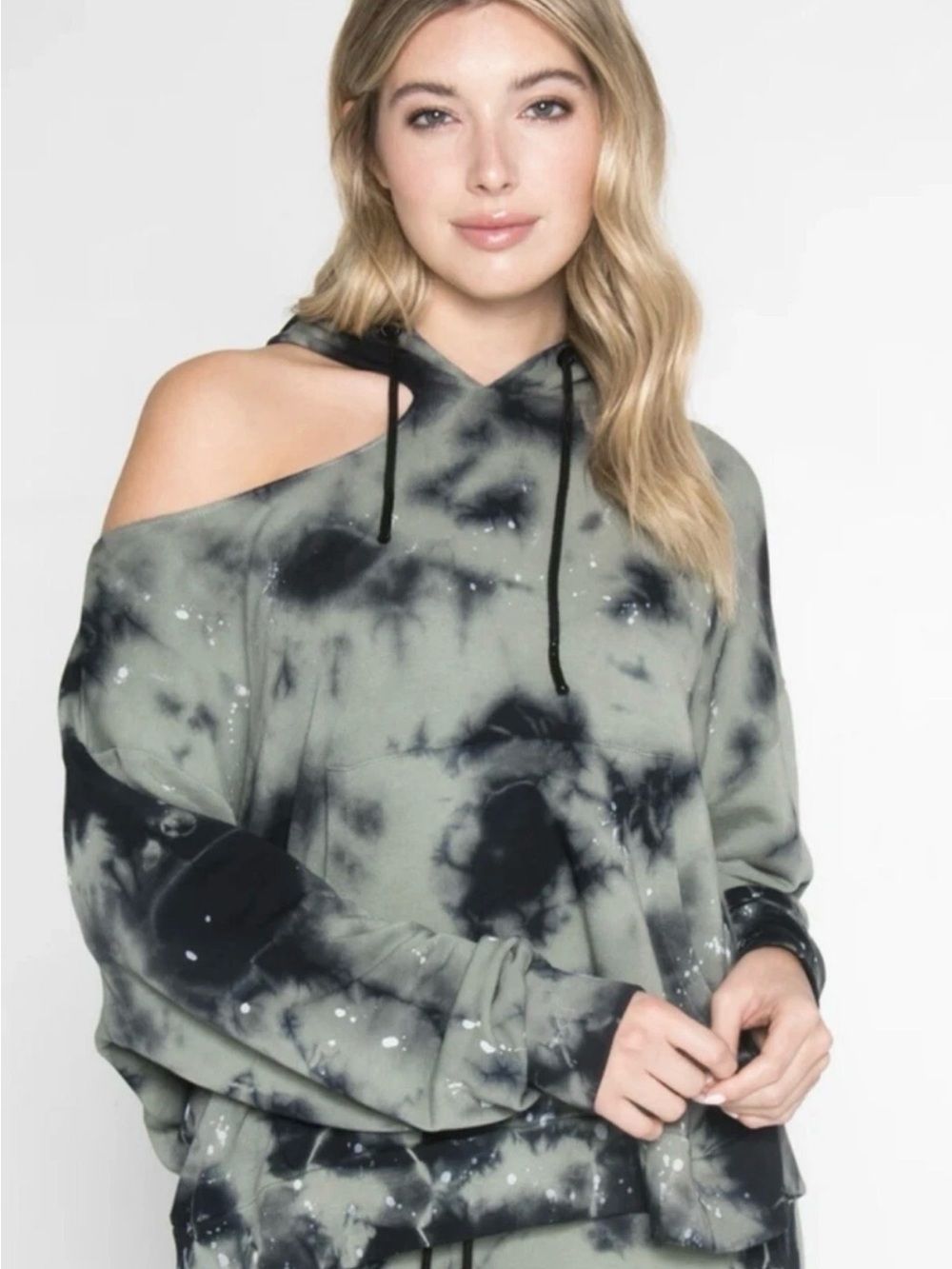 CHRLDR Olive and Black Tie-Dye Off-Shoulder Hoodie